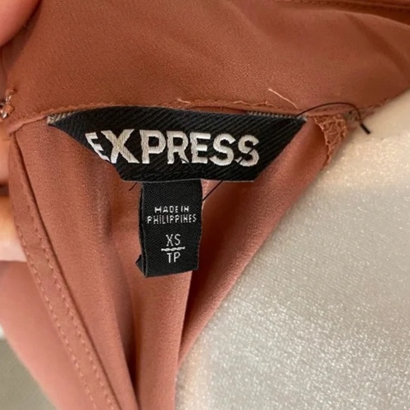 NWOT. Express Handkerchief Sleeve Lace Blouse Top Peach Pink. XS. - Picture 9 of 11